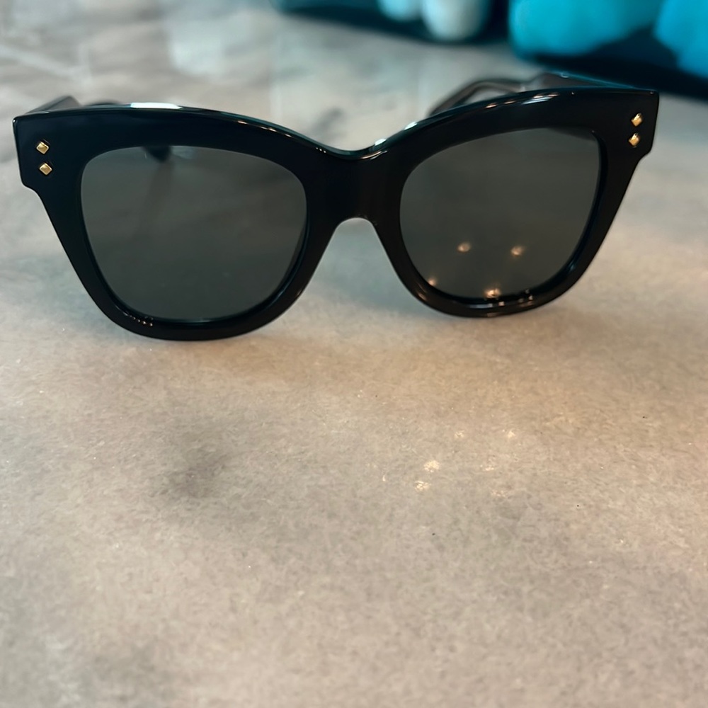 GUCCI Sunglasses GG 1082/S 001 Black.